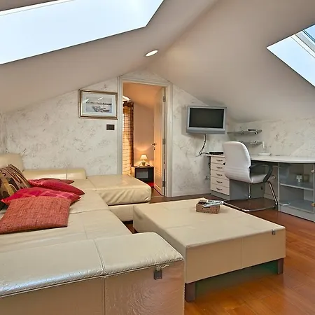 Lidija Вилла Пореч